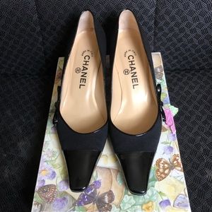 CHANEL Nude and Black Leather Classic Bow Cap Toe Sculptural Heel